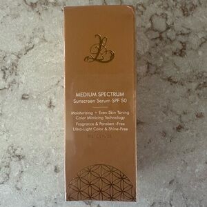 Medium Spectrum Sunscreen Serum SPF 50 - Tan